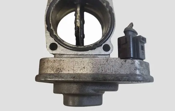 Opel Astra J Throttle valve 8981052101 B111830432