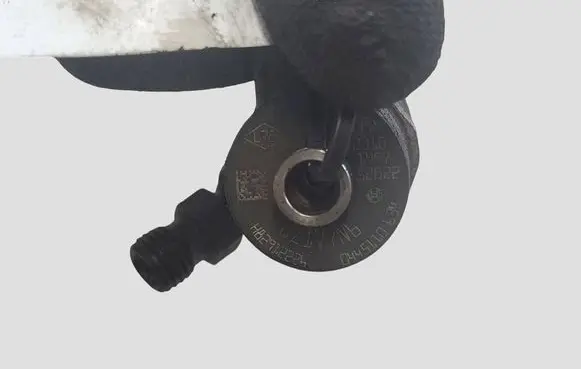 Opel Movano B Fuel injector 0445110634