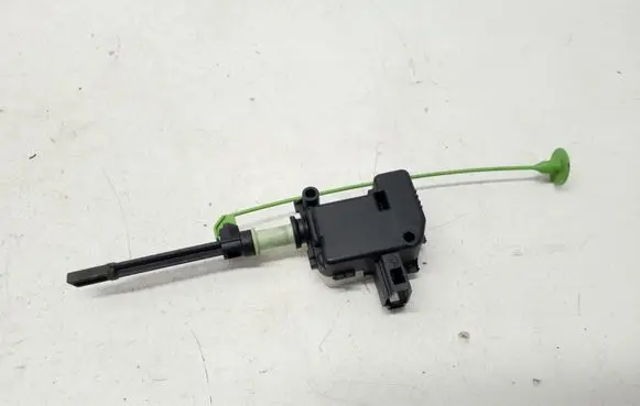 Volvo V70 Fuel tank cap lock 86113136