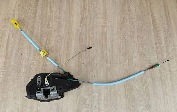 BMW 4 G22 G23 G24 G26 Rear door lock 7445045