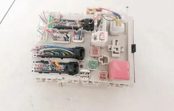 Toyota Avensis T270 Fuse box set 8273005150B 82730-05150-B