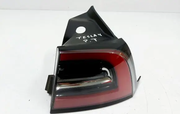 Tesla Model Y Rear/tail lights