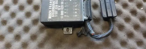 Mercedes-Benz E W124 Other relay 0008205826 1137328053