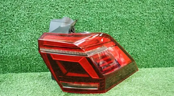 Volkswagen Tiguan Rear/tail lights 5NA945208M