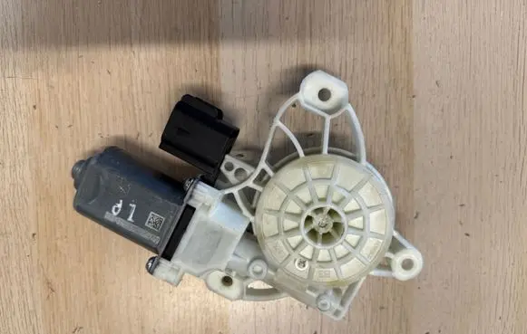 Ford Fiesta Front door window regulator motor A75654110