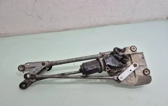 Nissan X-Trail T30 Front wiper linkage and motor 371432740