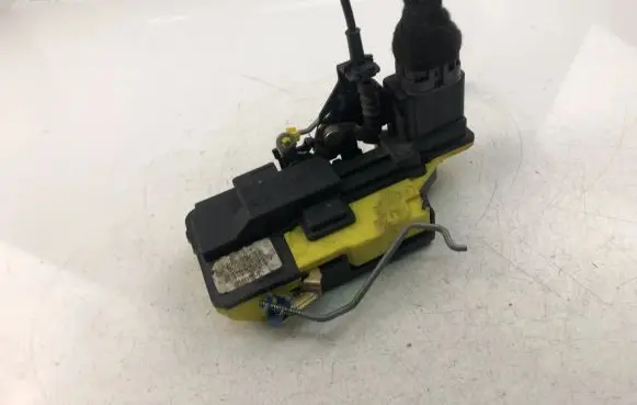 Volvo V70 Coupe door lock (next to the handle) 8650554