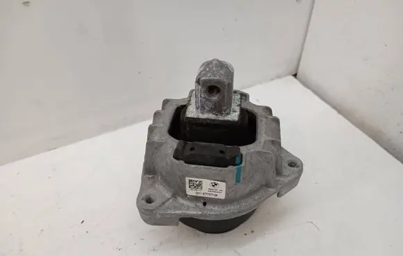 BMW 5 F10 F11 Engine mount bracket 6777371 686235 13 G2038310