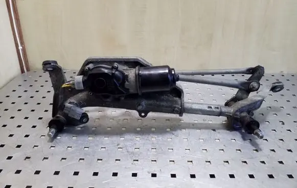 Honda CR-V Front wiper linkage 