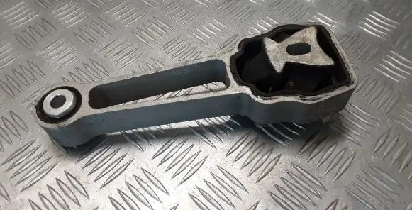 Volvo XC60 Engine mount bracket