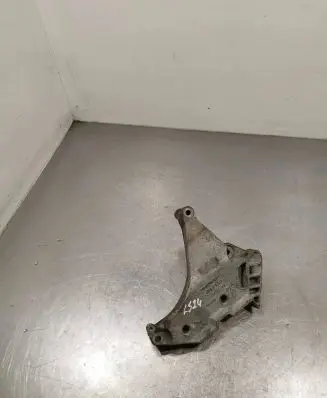 Skoda Octavia Mk2 (1Z) Engine mounting bracket 03L199207 A1S10003 KTS83V120