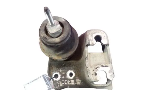 Engine mounting bracket