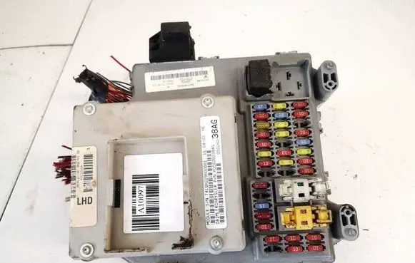 Jeep Cherokee Fuse box set p05026038ag