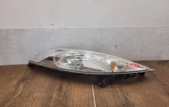 Nissan Juke I F15 Front indicator light