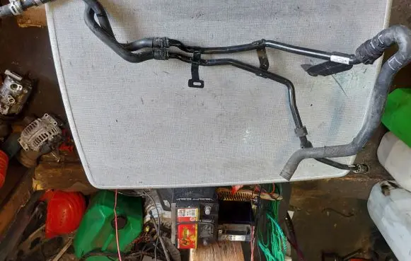 Volkswagen PASSAT B8 Engine coolant pipe/hose 5Q1819885H