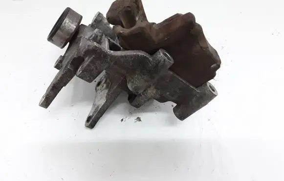 Hyundai Santa Fe Power steering pump mounting bracket NOCODE