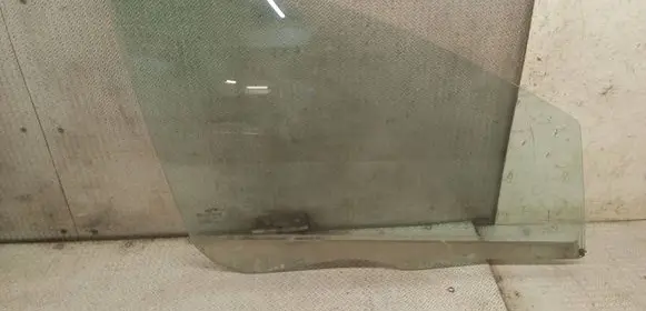 KIA Carens II Front door window glass four-door 