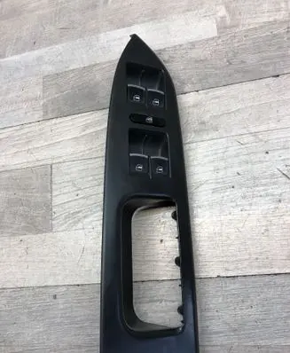 Volkswagen Touran II Electric window control switch 1T1867371H