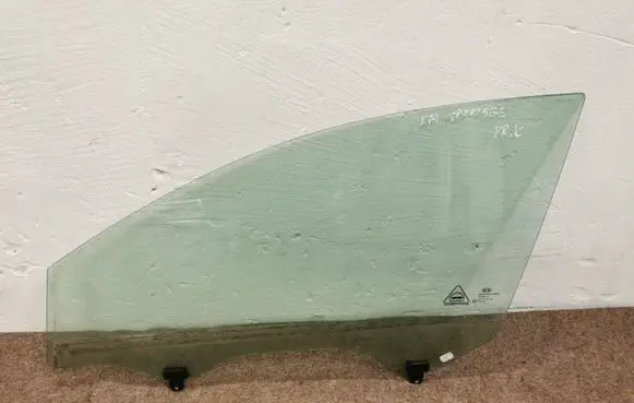 KIA Sportage Front door window glass four-door