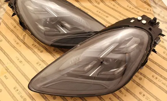 Porsche Cayenne (9Y0 9Y3) Headlights/headlamps set 9Y0941036L 9Y0941035L