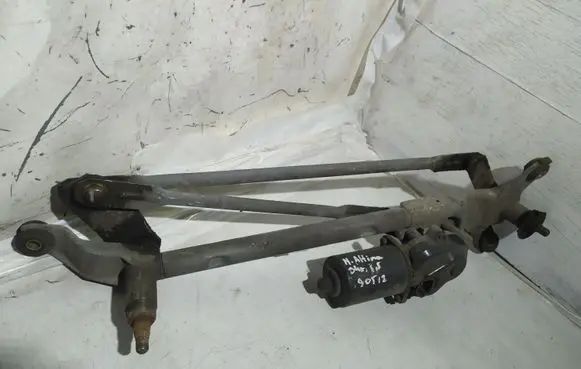Nissan Altima Front wiper linkage and motor 0145751A 1YR120231