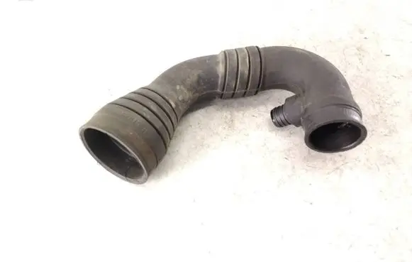 Volkswagen PASSAT B5.5 Intercooler hose/pipe 8D0129615H