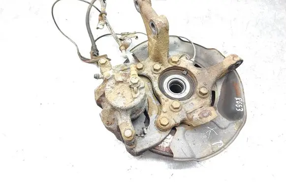 Toyota RAV 4 (XA40) Front wheel hub spindle knuckle