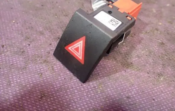 Skoda Fabia Mk2 (5J) Hazard light switch 
