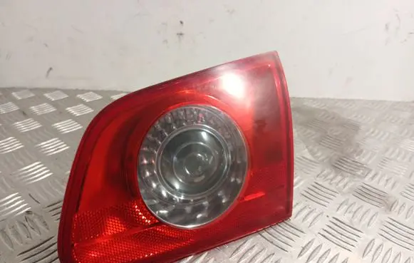 Tailgate rear/tail lights