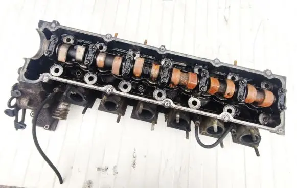 Opel Omega B1 Engine head 224705415 2247054