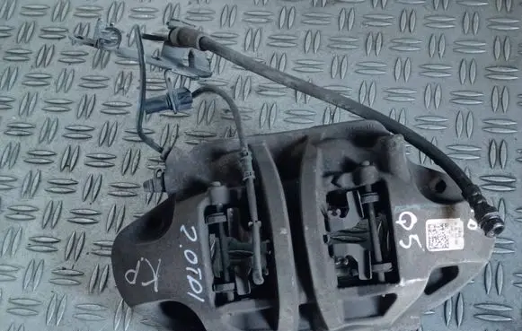 Front brake caliper