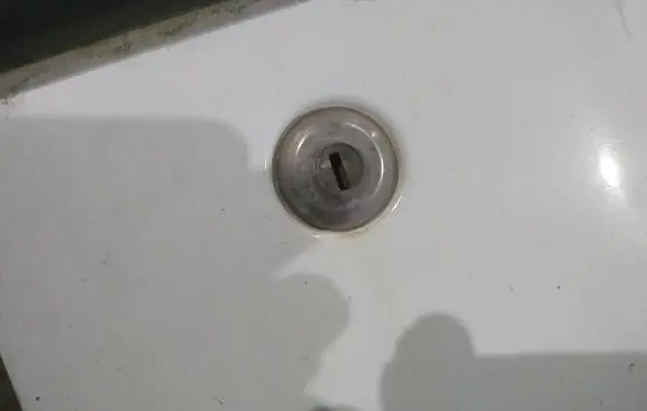 Opel Movano A Front door lock (next to the handle) 