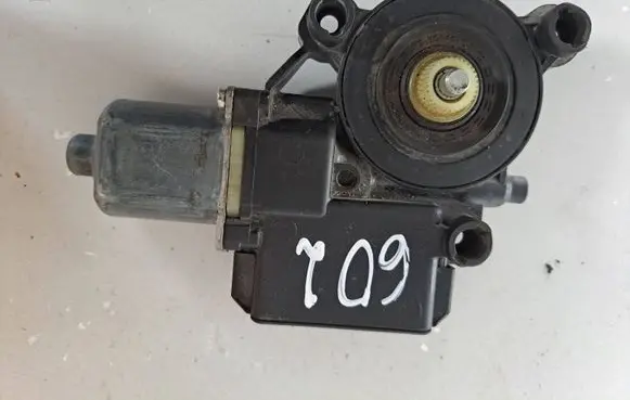 Volkswagen Cross Polo Front door window regulator motor 6r0959801r