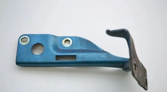 Engine bonnet/hood hinges