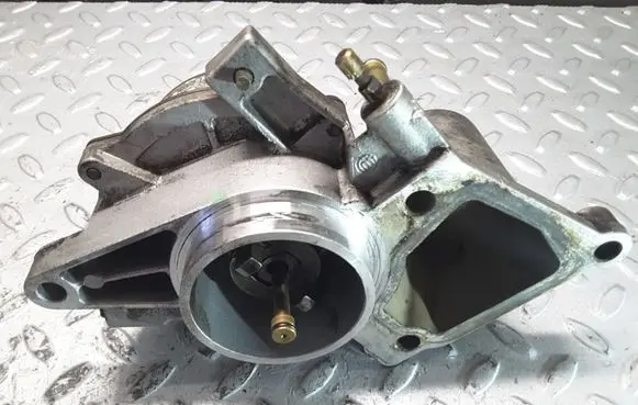 Ford Mondeo Mk III Vacuum pump 72243410B XS7Q2A451BH