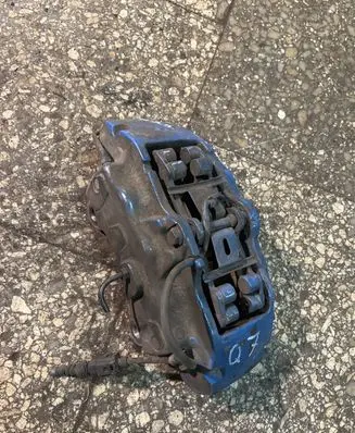 Audi Q7 4L Front brake caliper