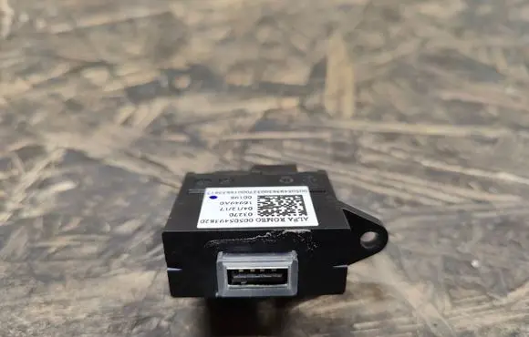 Alfa Romeo Stelvio USB socket connector 00505493820