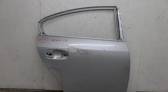 Toyota Avensis T270 Rear door