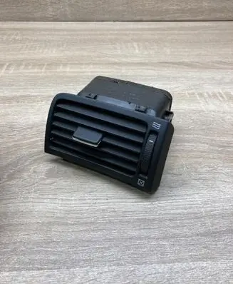 Toyota Avensis T250 Dashboard side air vent grill/cover trim 