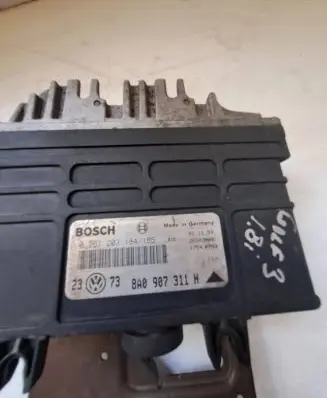 Volkswagen Golf III Engine control unit/module 8A0907311H 0261203184