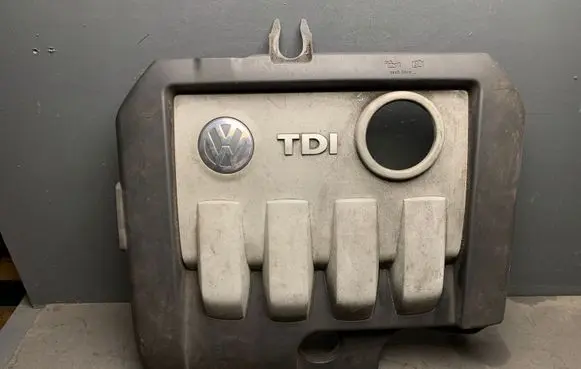 Volkswagen Touran I Engine cover (trim) 03G103925BL