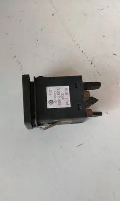 Volkswagen PASSAT B3 Windscreen/window heater switch 3B0959621C