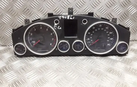 Volkswagen Touareg I Speedometer (instrument cluster) 6033ED0097