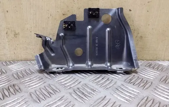 Citroen C4 Grand Picasso Fender mounting bracket 538332C