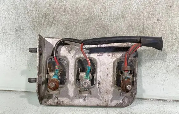 Audi A4 S4 B5 8D Coolant fan relay 8d0959493a