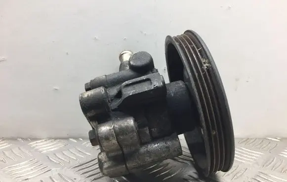 Mitsubishi Pajero Sport I Power steering pump MR448507 26031046