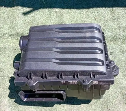 Volkswagen Tiguan Air filter box 5Q0129620E 2Q0129601R