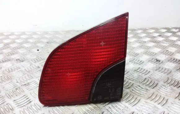 Peugeot 406 Tailgate rear/tail lights