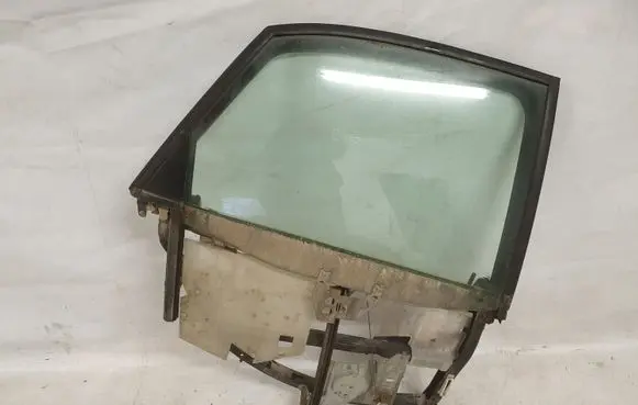 Rear door manual window regulator