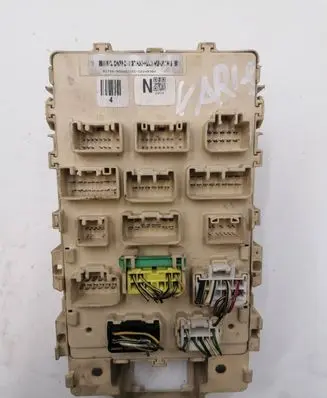 Toyota Yaris Fuse box set 827300D040